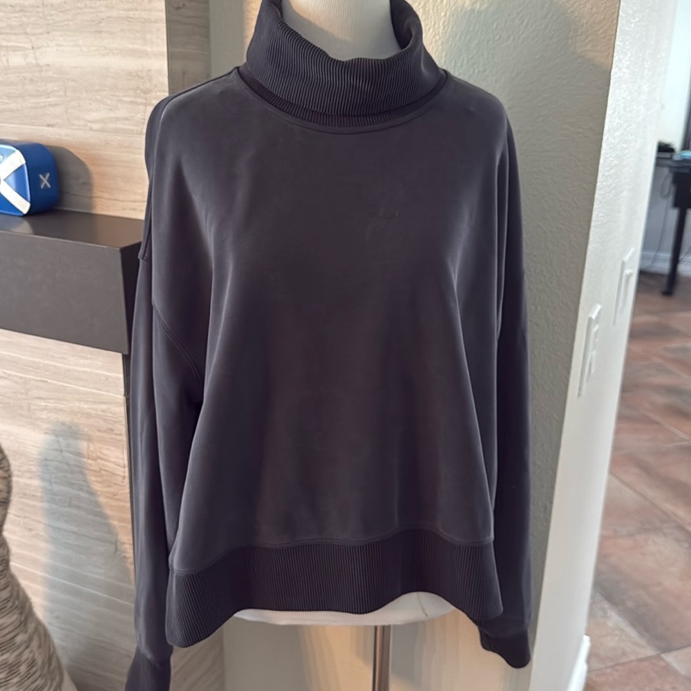Lululemon soft streme turtleneck cropped top